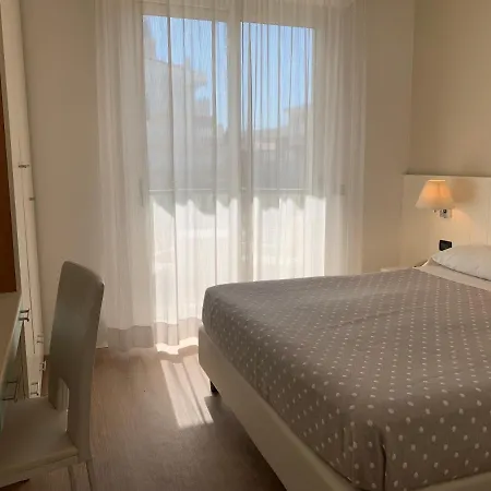 Ξενοδοχείο με διαμερίσματα Aida 3*